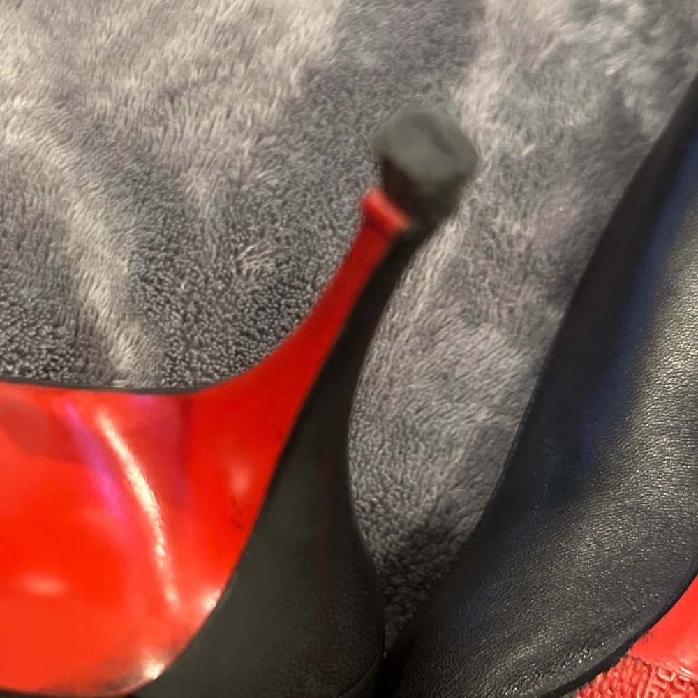 LOVED CHRISTIAN LOUBTAIN HEELS - Picture 6 of 12